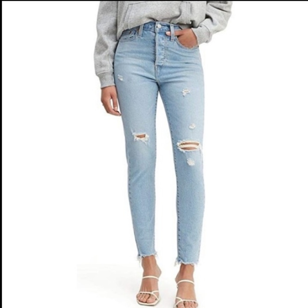 Levi’s Wedgie Skinny Blue Distressed Jeans
